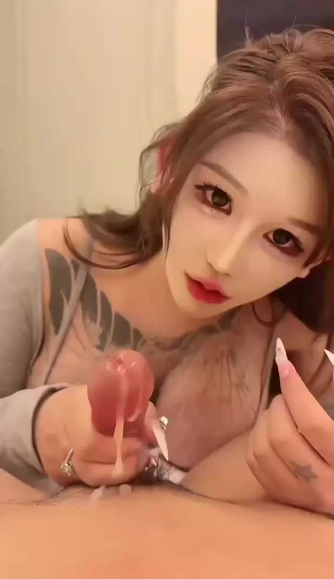  全身高科技，那就射嘴吧 的剧照10