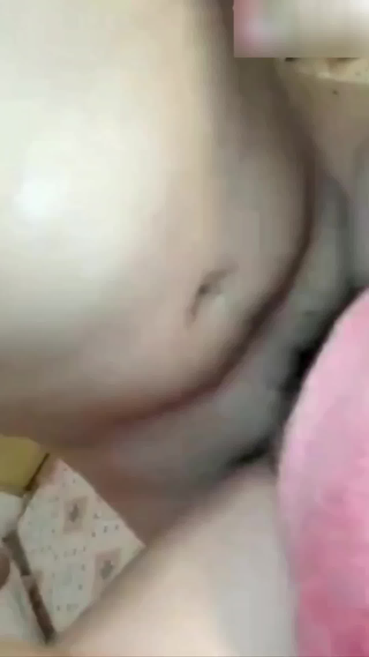  风韵犹存老阿姨，被操喷水，喷的老远了 的剧照7