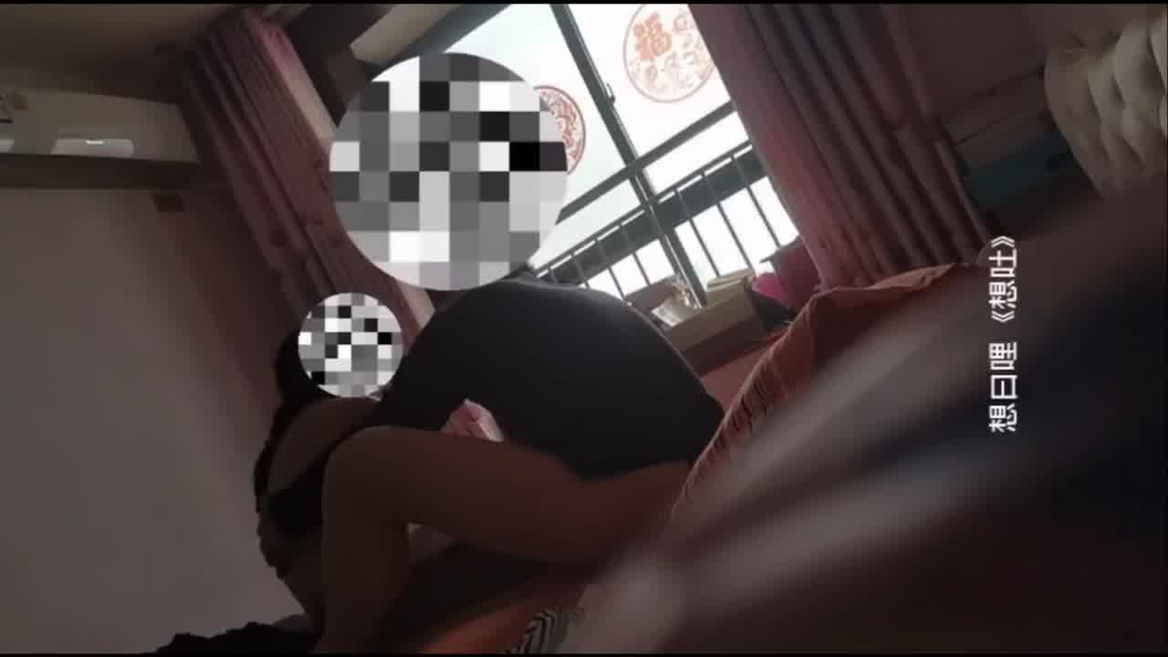  父女乱伦郑州真实强上女儿事件，突然锁门，然后强推脱衣服，女儿一直在哭不要，父亲不断pua就当吃棒棒糖 的剧照8