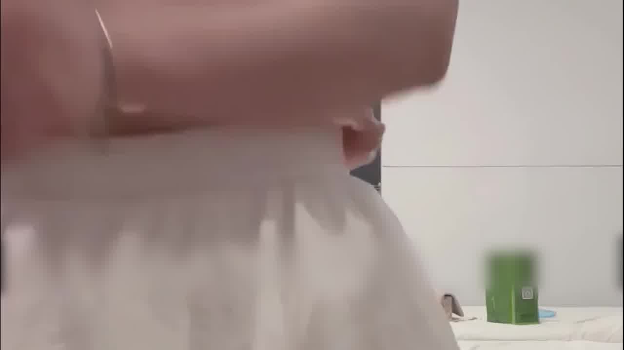  上周才破处的大一女生直接被操出白浆！！ 的剧照2