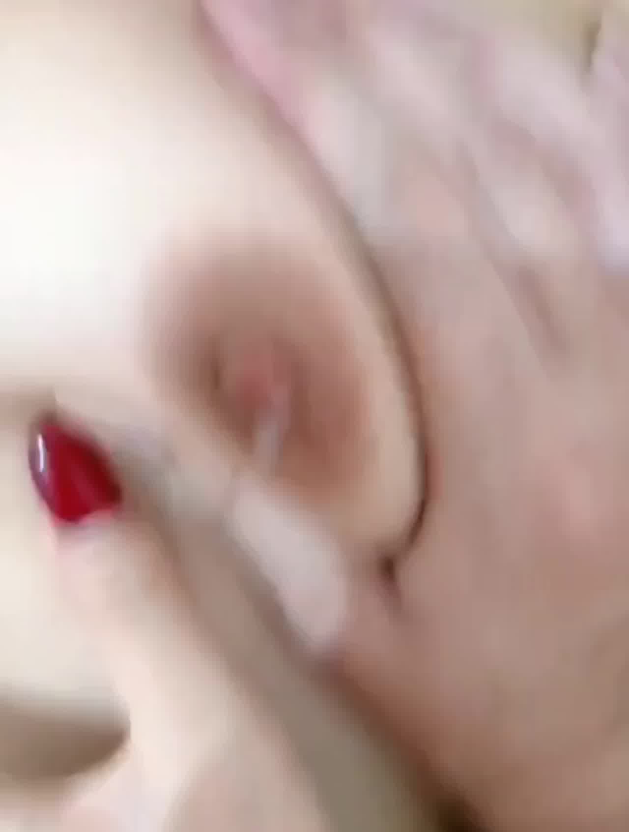  朋友的老婆真猛 一根喂不饱 的剧照9