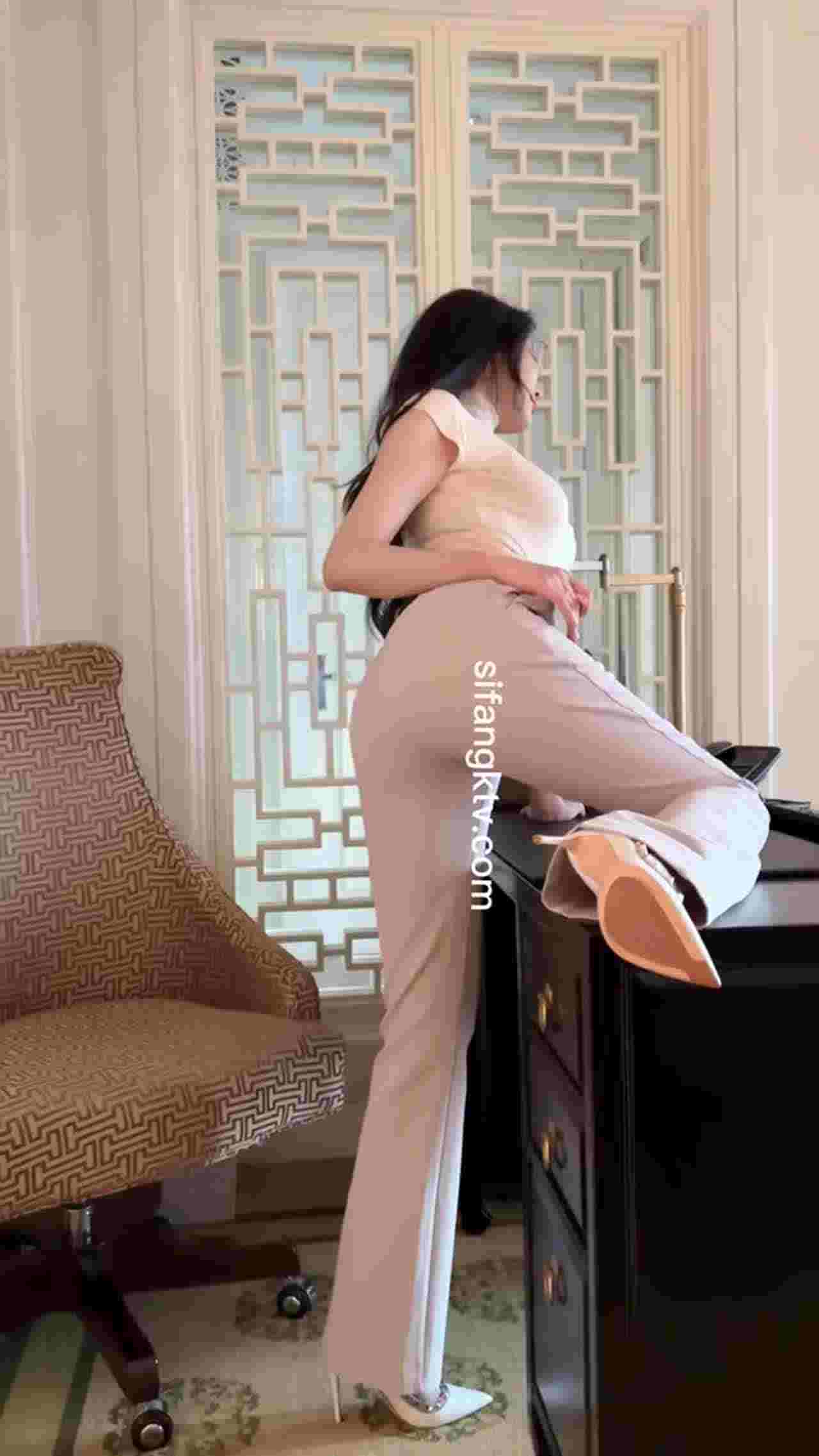  王馨瑶 性感长腿女模特性感写真拍摄现场 的剧照5