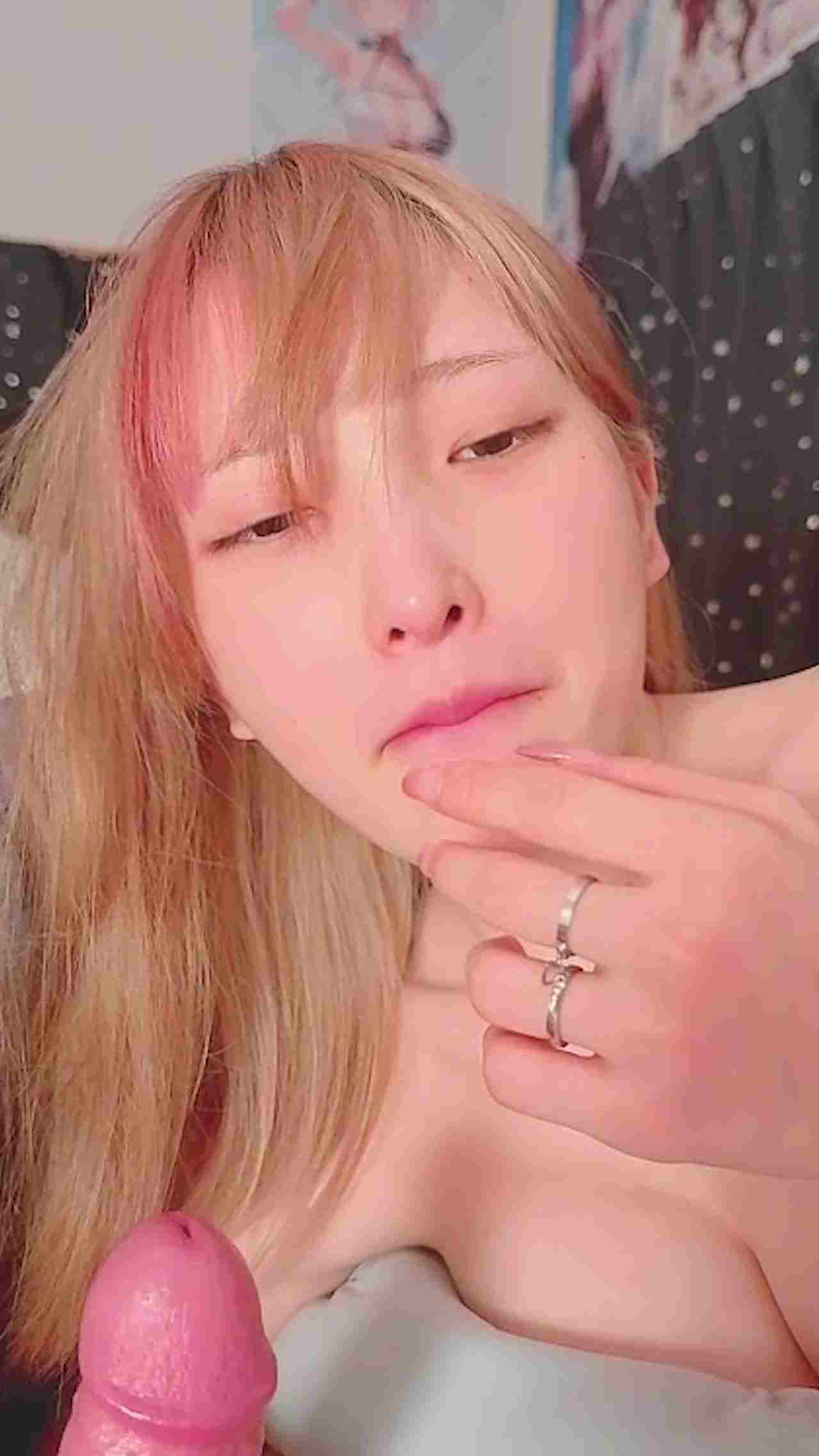  分红色乳头 帮你吃到自己高潮 的剧照8