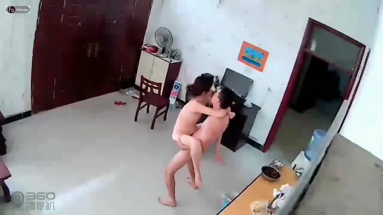  夫妻在房间火车便当太爽了 的剧照10