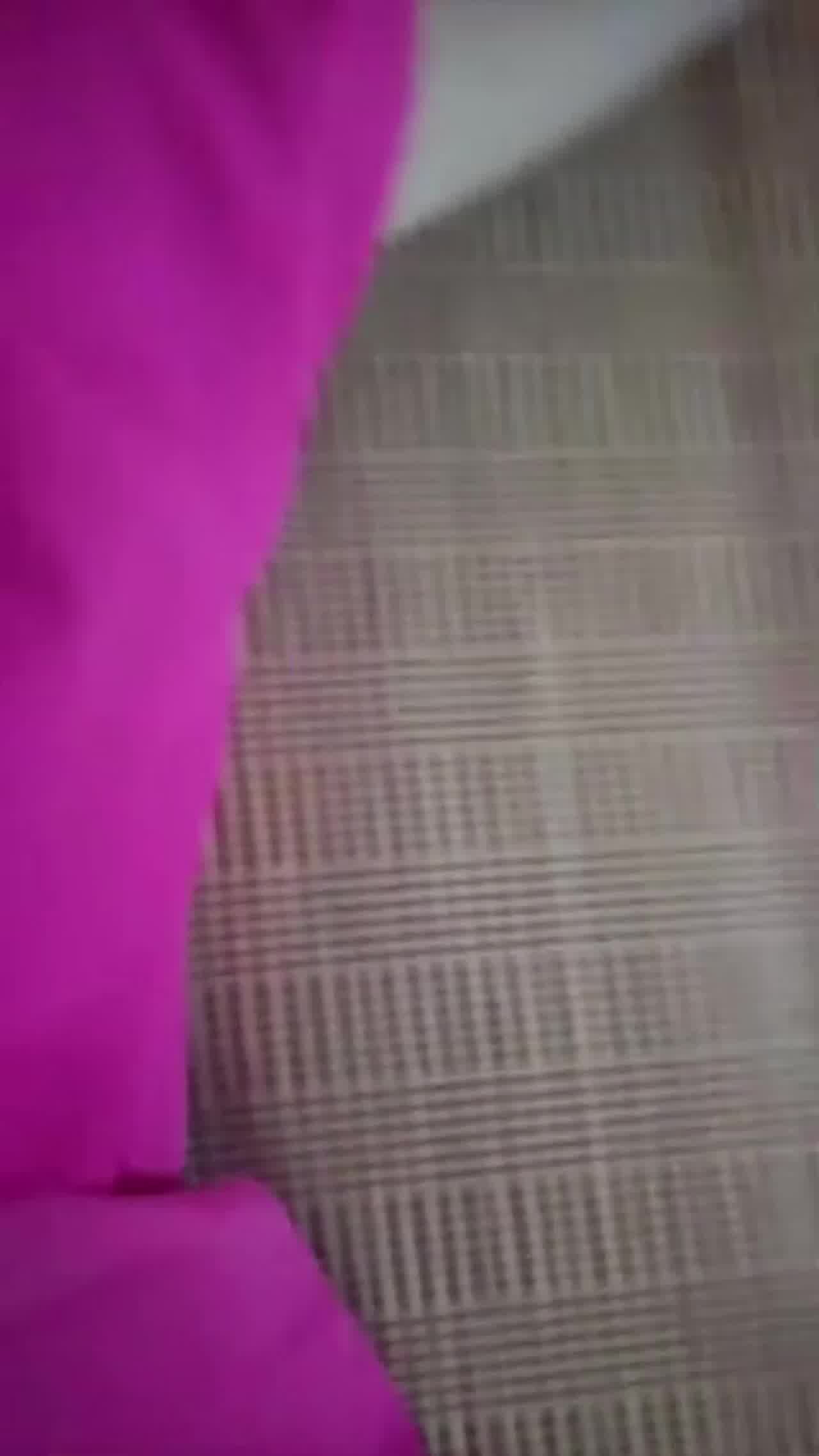  【高清首发】借给刚上职中的侄女玩手机，代价就是玩她粉白小奶子艹的她嗷嗷叫说我有病！对话有意思！ 的剧照8