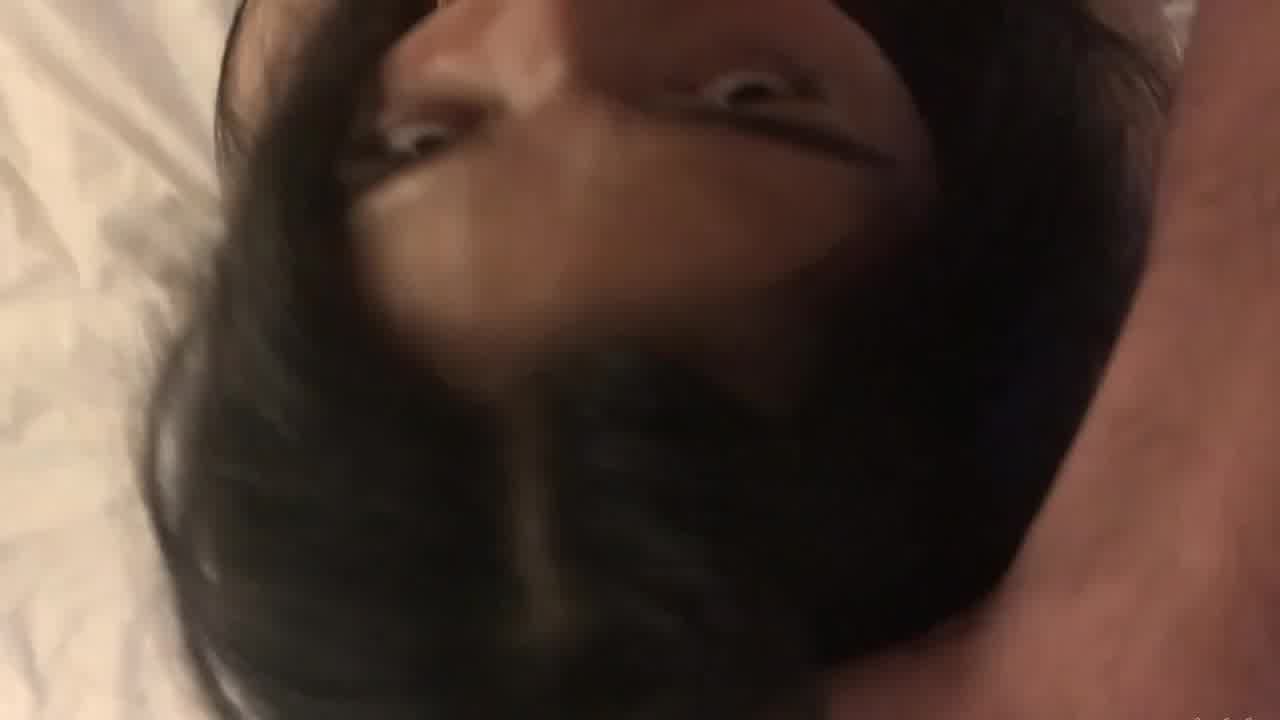  口交深喉弄得满脸都是唾液 的剧照9