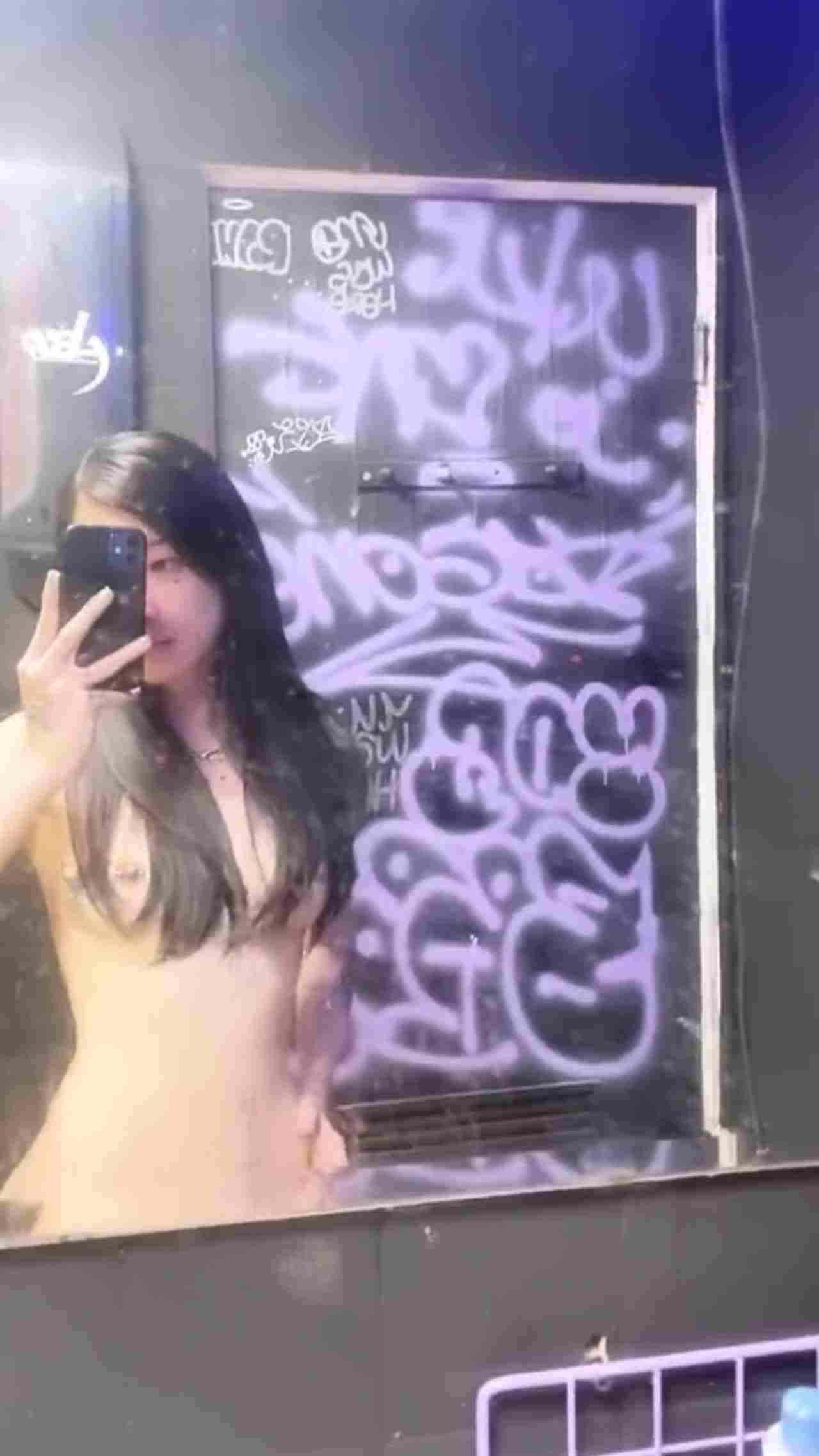  前卫风格个性刺青妹子 的剧照3