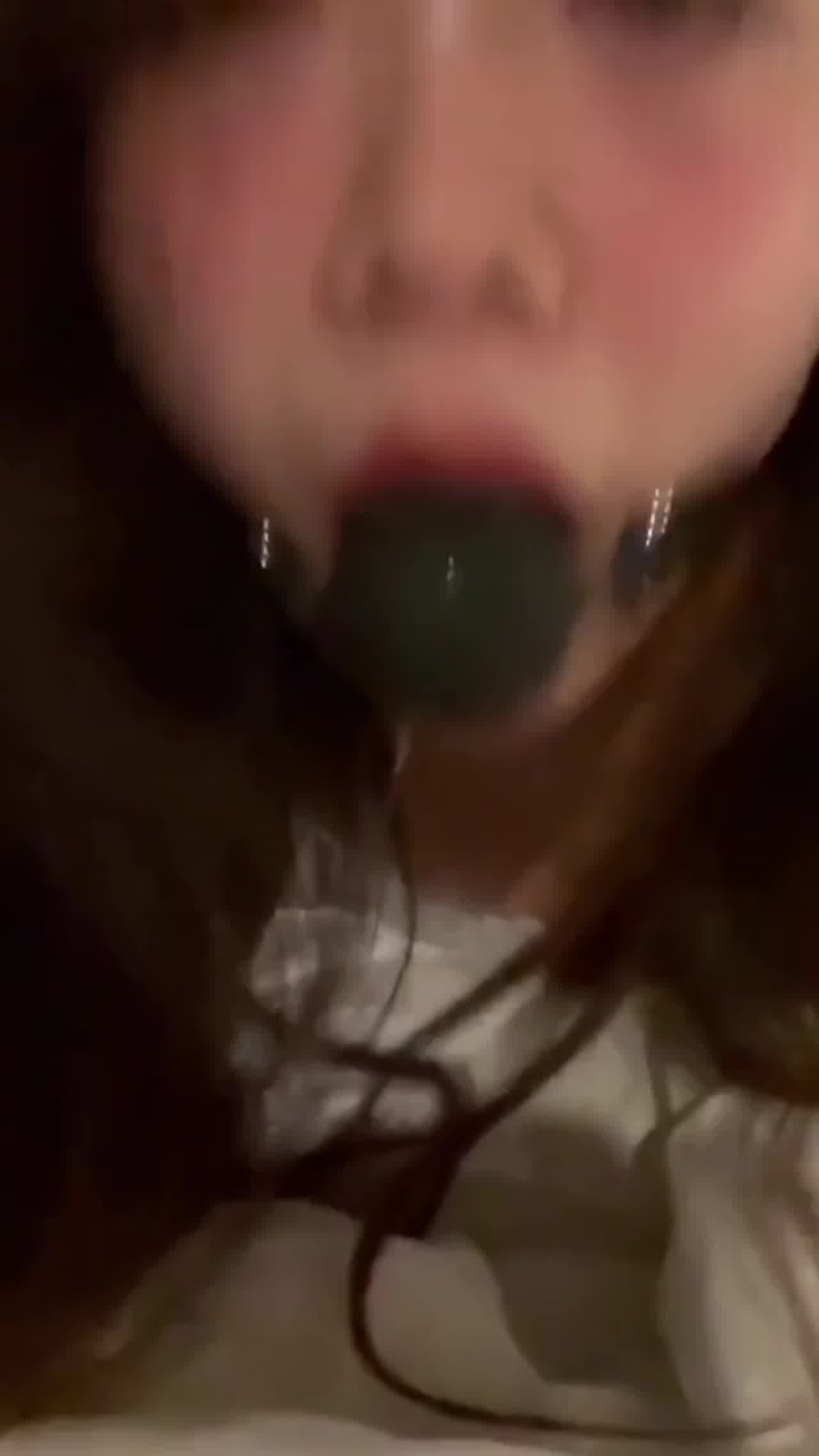  超级大奶美女人间尤物-闵雨晴 反差婊哦~豹纹吊带，趴下等爸爸草 的剧照5