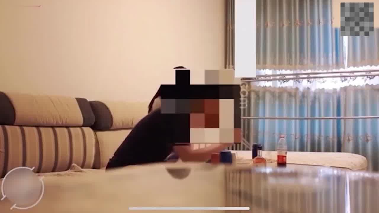  父女乱伦  兽父强上女儿开苞破处 老吴家的两个女儿 的剧照1