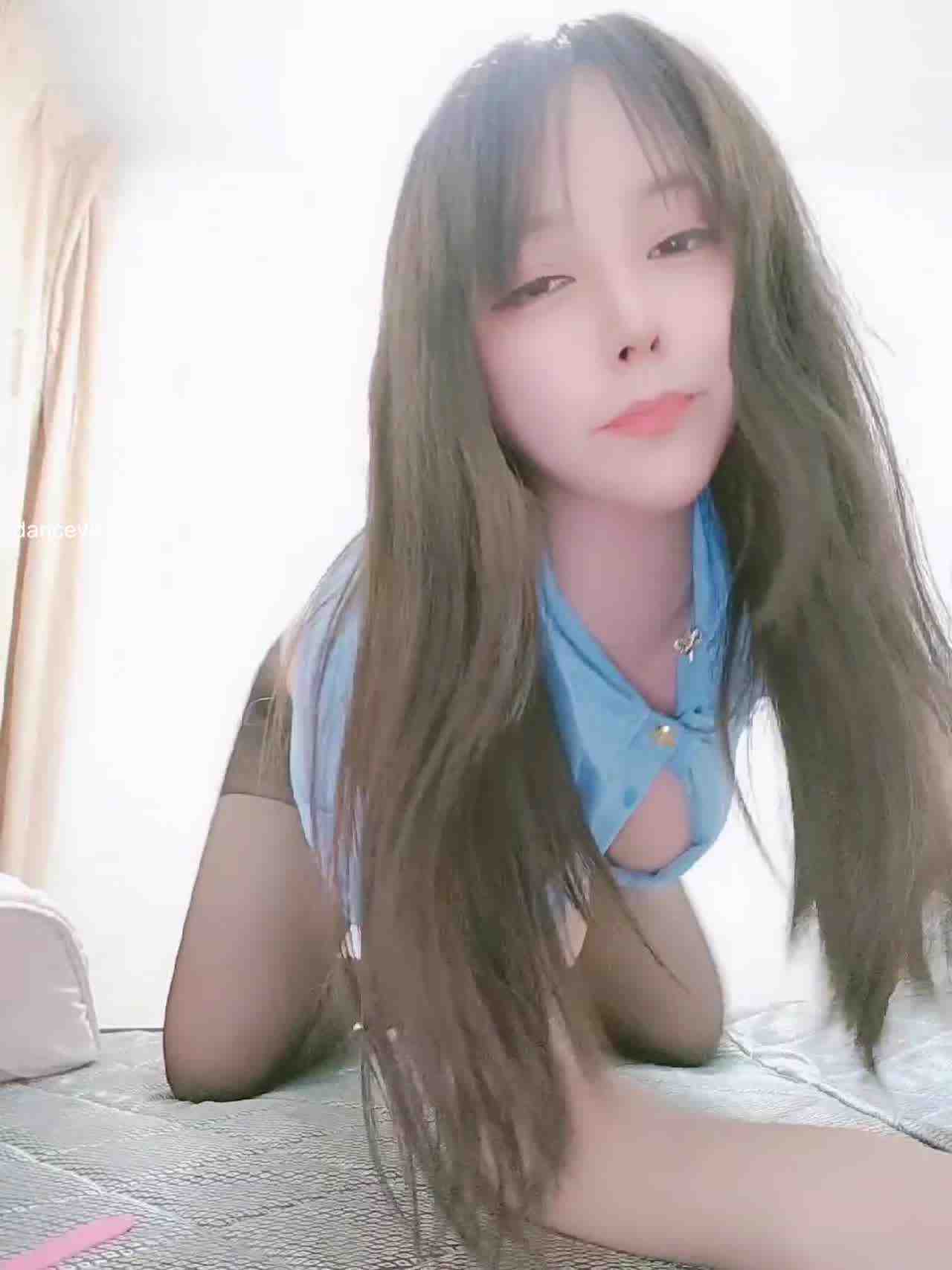  极品警花妹妹自摸白晰巨乳嫩逼肛塞小野猫 的剧照1