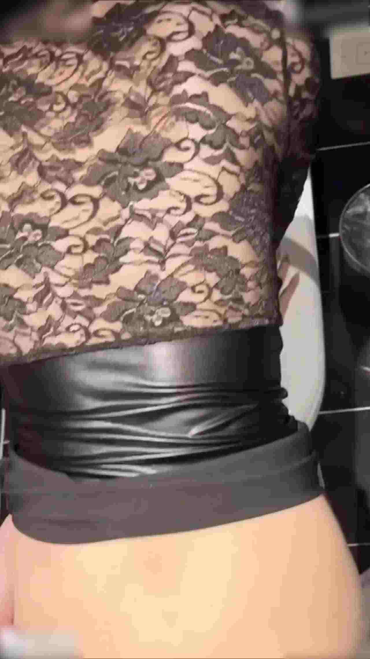  酒吧刚认识竟能耖 尿失禁体质，不停的放尿 的剧照10