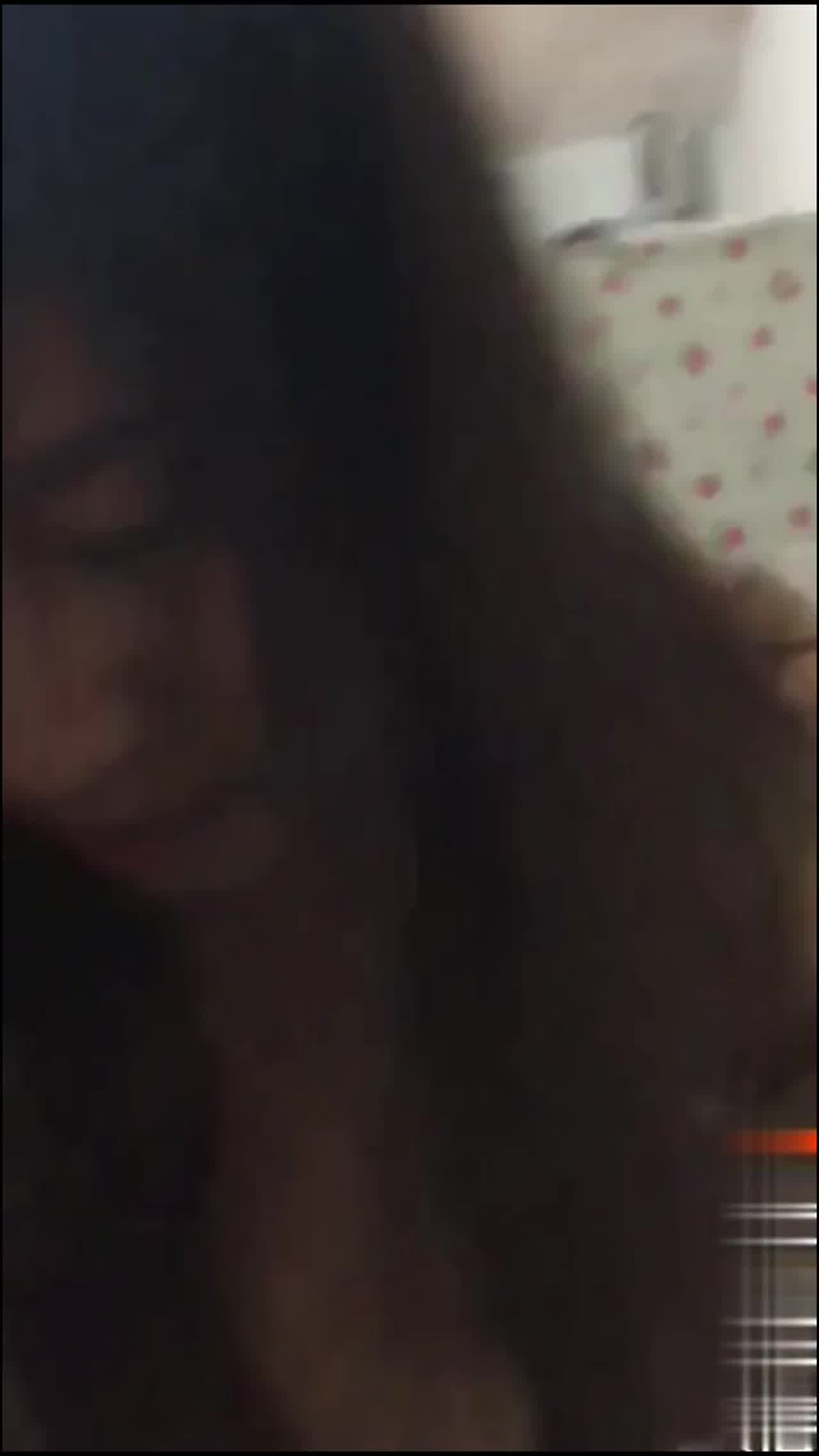  【重磅泄密】大学情侣出租屋无套啪啪，分手后惨遭外泄，小母狗很淫荡，上位疯狂输出 的剧照3