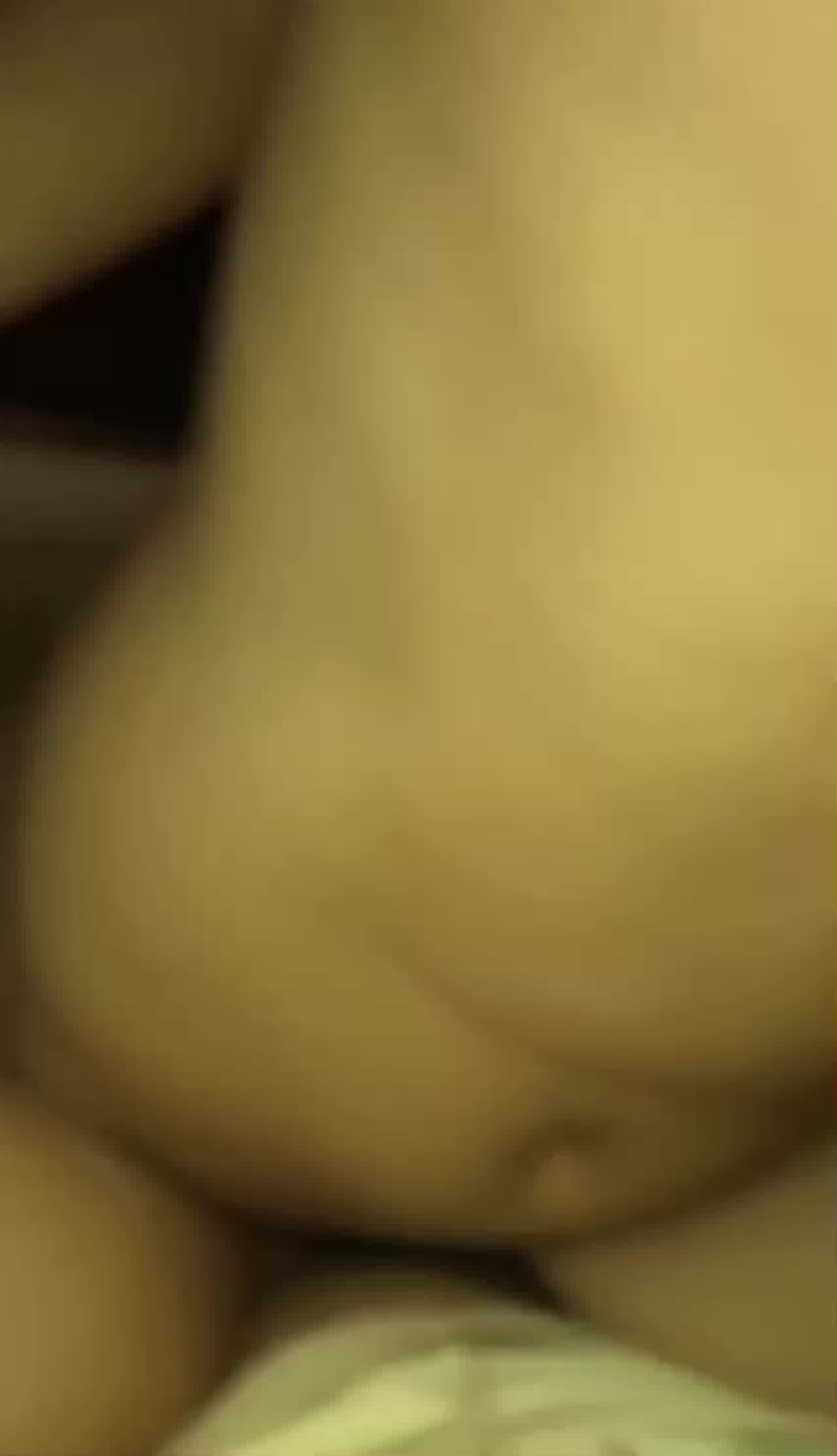  下三滥的贱逼楼凤：_在车里面干我，啊啊顶到我子宫了，我下面紧吗_。车震叫得又骚又浪，真受不鸟！ 的剧照1