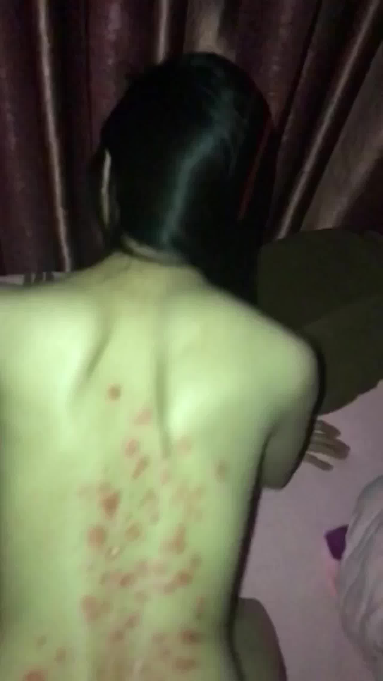  弟弟在隔壁玩电脑…不敢出声的滴蜡 的剧照5