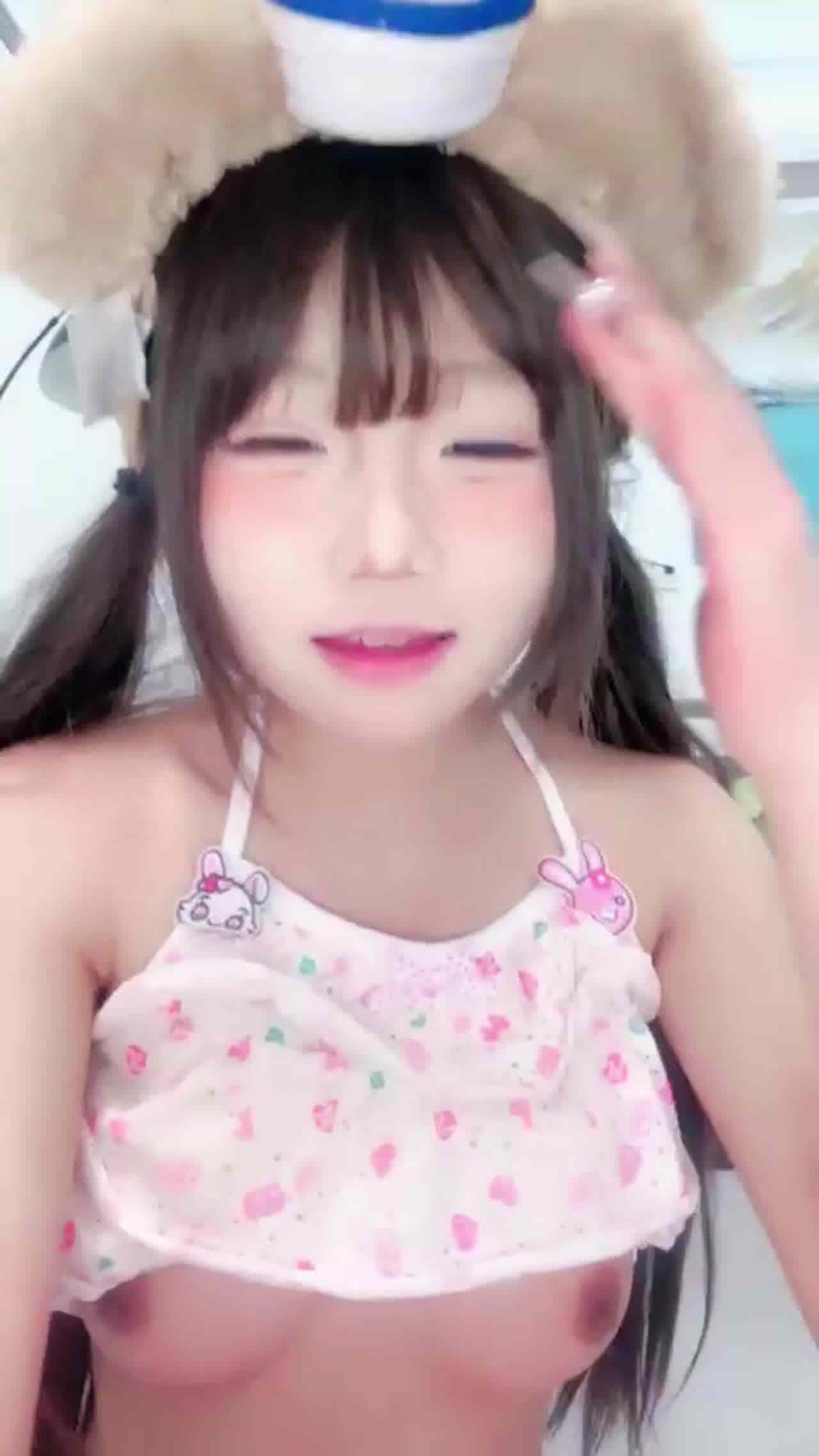  【这才是真萝莉！】06年女孩创业日记，每天直播间自慰一堆大哥打赏，长相稚嫩下面也很粉，特别招大哥喜欢 的剧照10