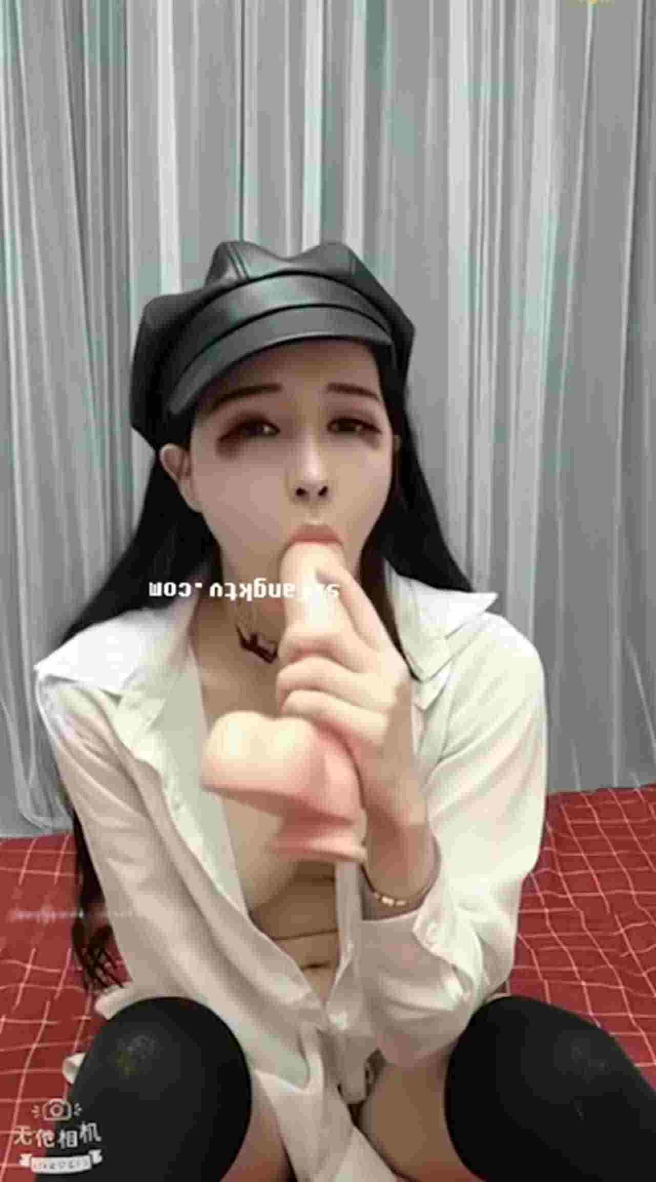  气质西餐妹穿情趣睡衣实在诱惑 的剧照9