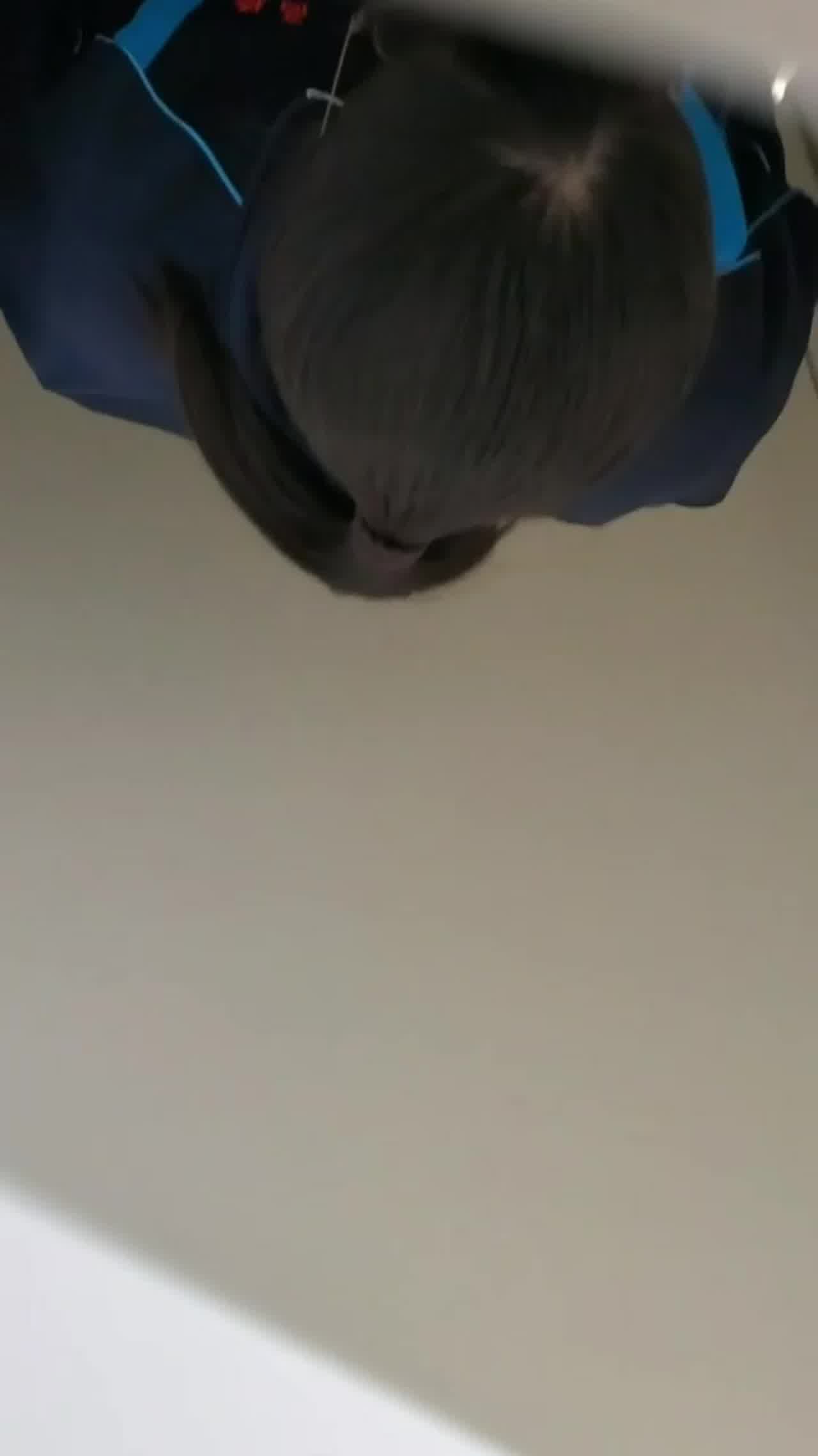  太变态了，用妹子换下的姨妈巾撸管子 的剧照5