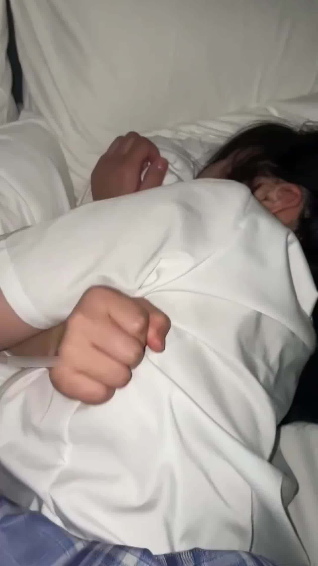  【真实约炮高中生】很少做爱的嫩妹被操脸红了！羞涩朦胧的少女，穿着jk制服特别害羞，一直捂住自己的脸 的剧照2