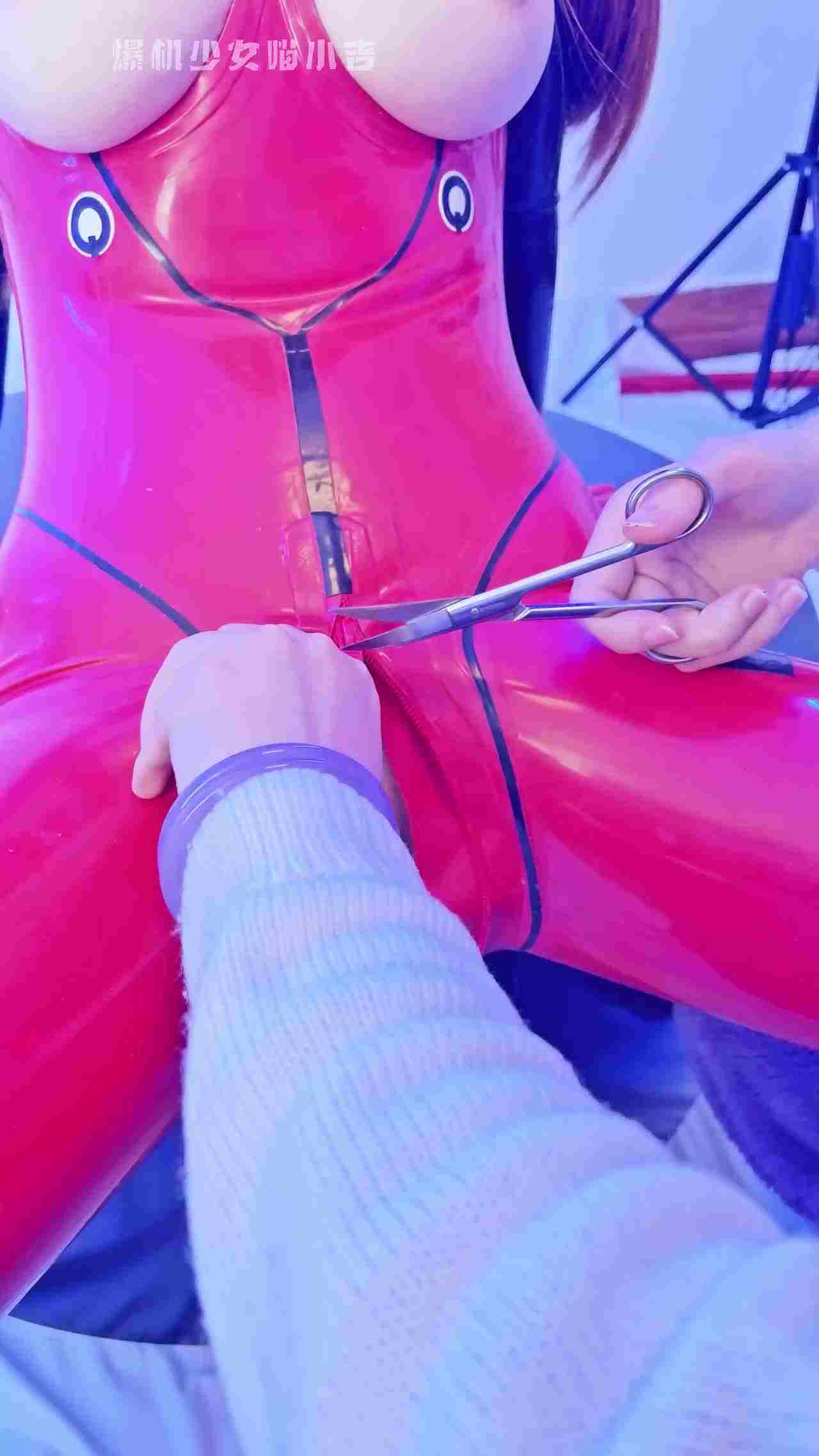  喵小吉cos明日香4K写真资源福利花絮 凹凸有致的紧身衣女神 的剧照7