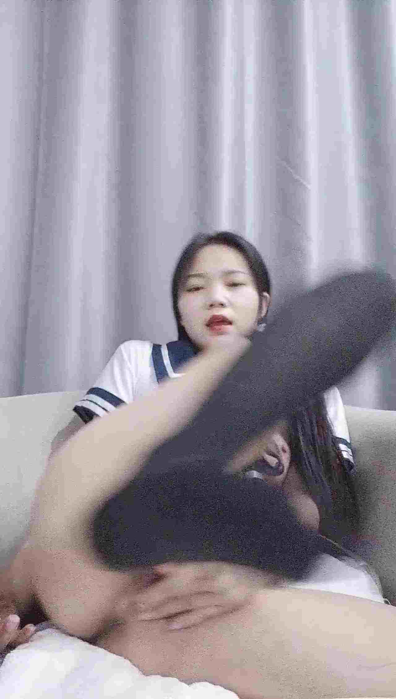  超嫩00后妹子 蹂躏骚穴 的剧照10