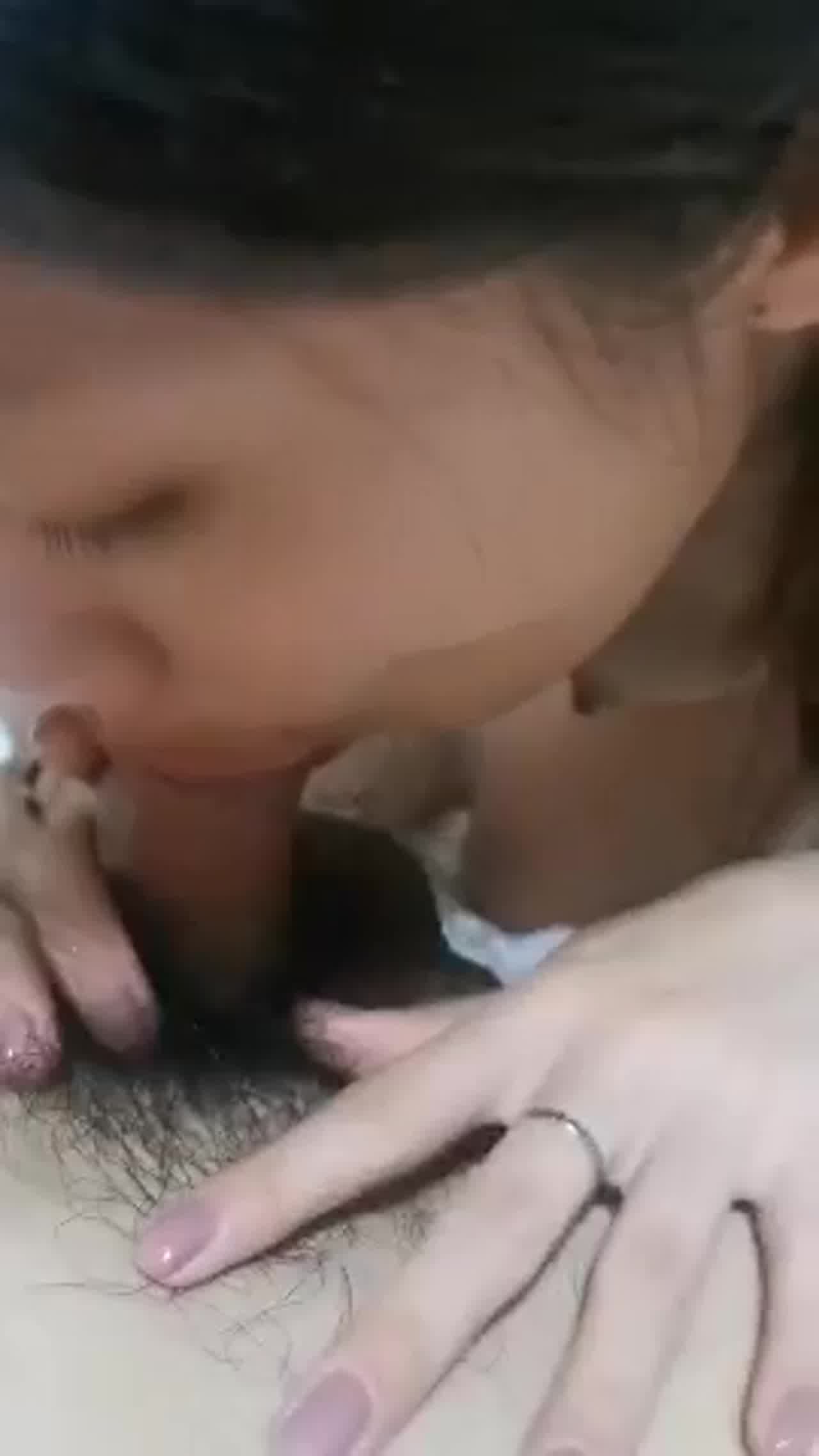  反差女友口交流出 的剧照3