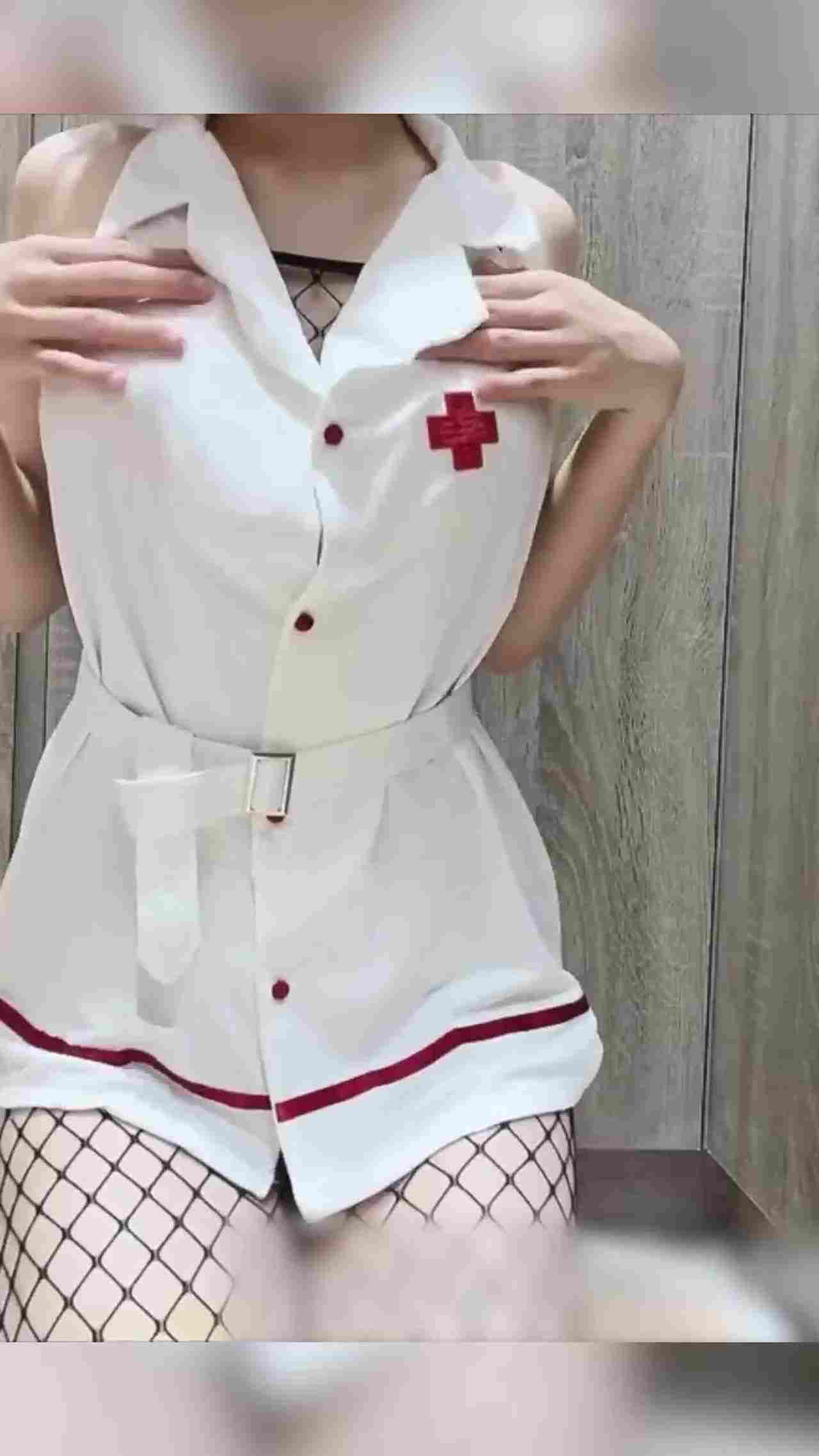  短发淫荡做爱 的剧照3