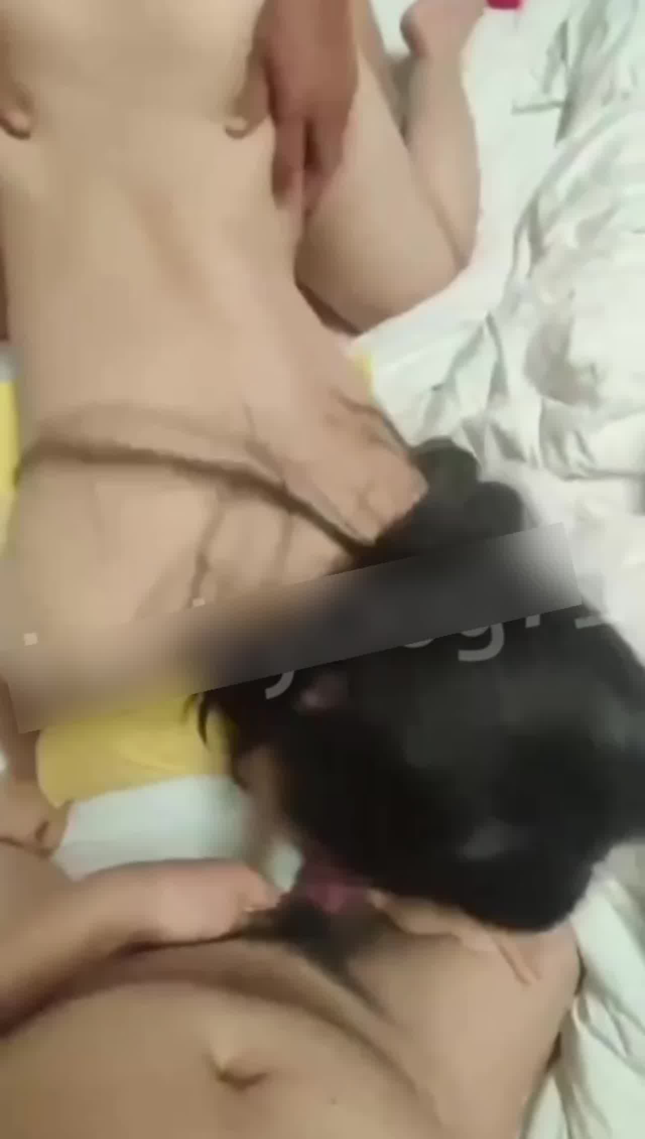  3p享受朋友老婆的快乐 的剧照9