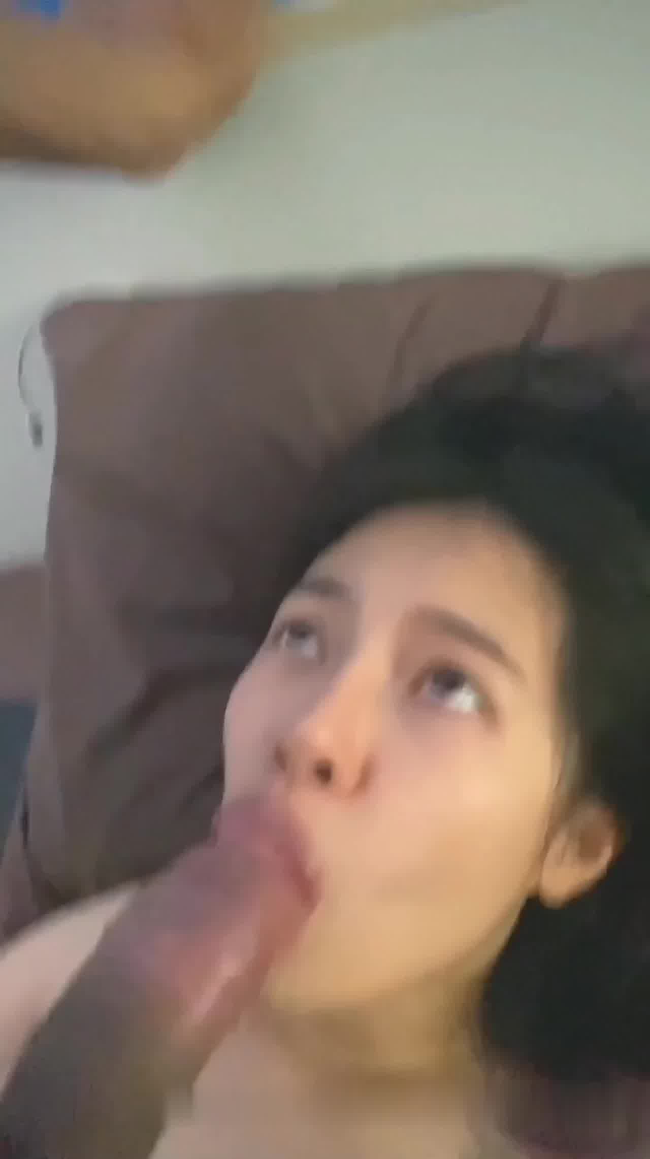  小情侣的幸福生活纹身情侣黑天白夜激战抱起来操激情投入近距离粉逼圆奶 的剧照1