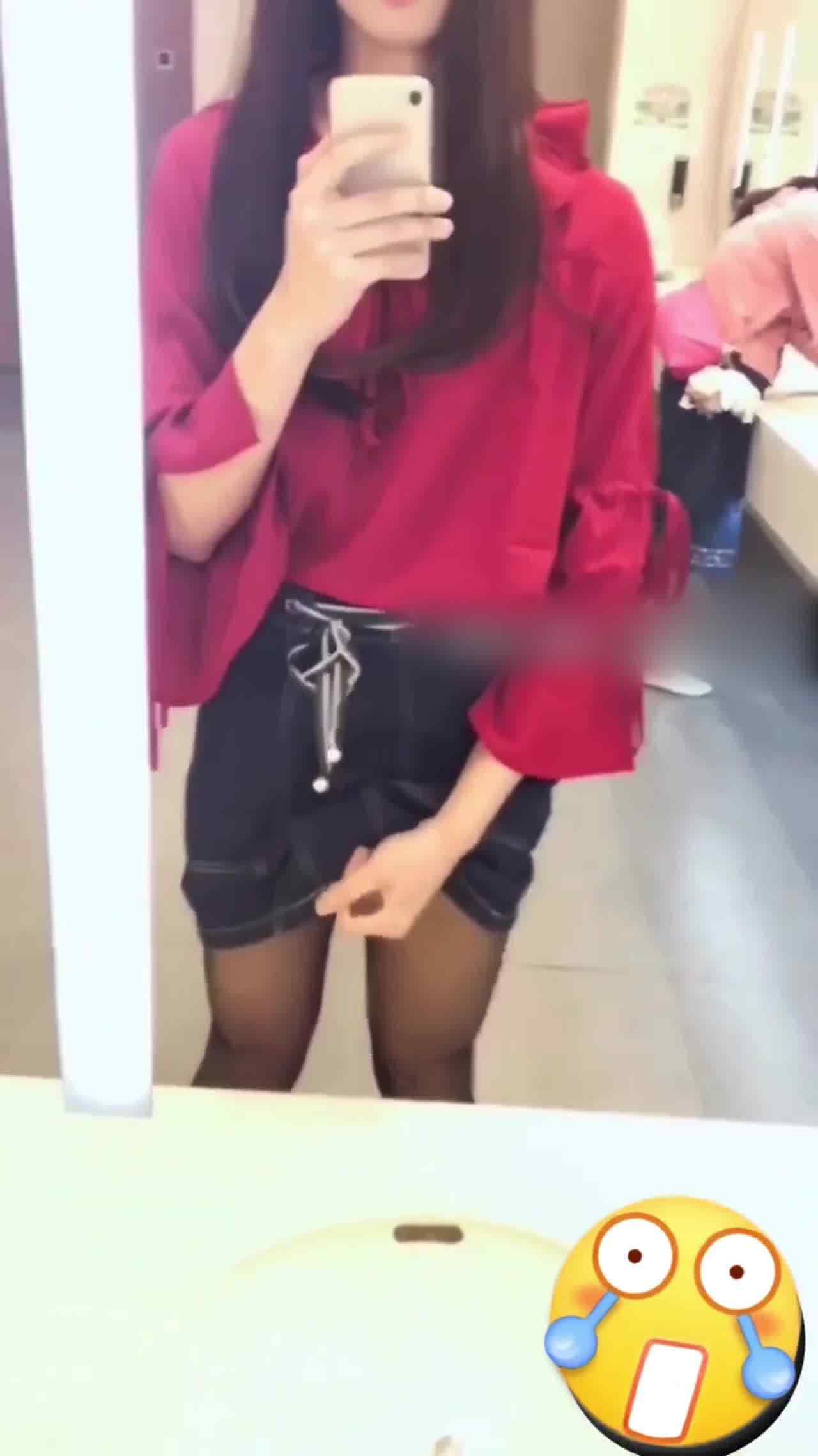  可爱伪娘露出那大根 吓死了 的剧照2