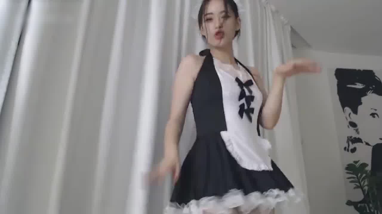  绝色少女666 火辣女仆电击自慰诱惑 的剧照5